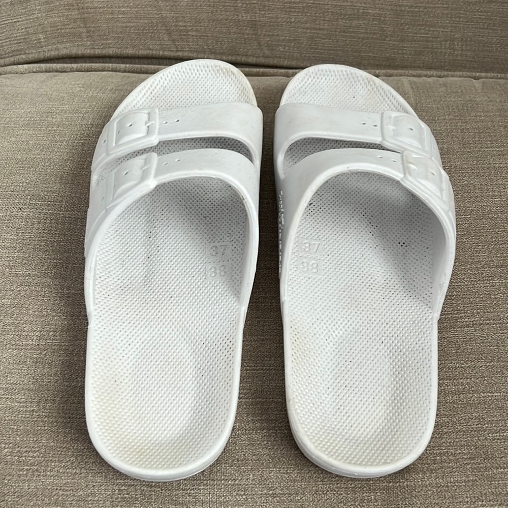 Freedom Moses white slides size 37-38